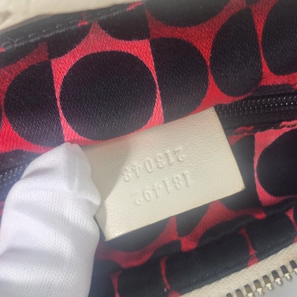 GUCCI - Calfskin Duchessa Hobo Off White/Cream Medium Sized Bag - Picture 6 of 12